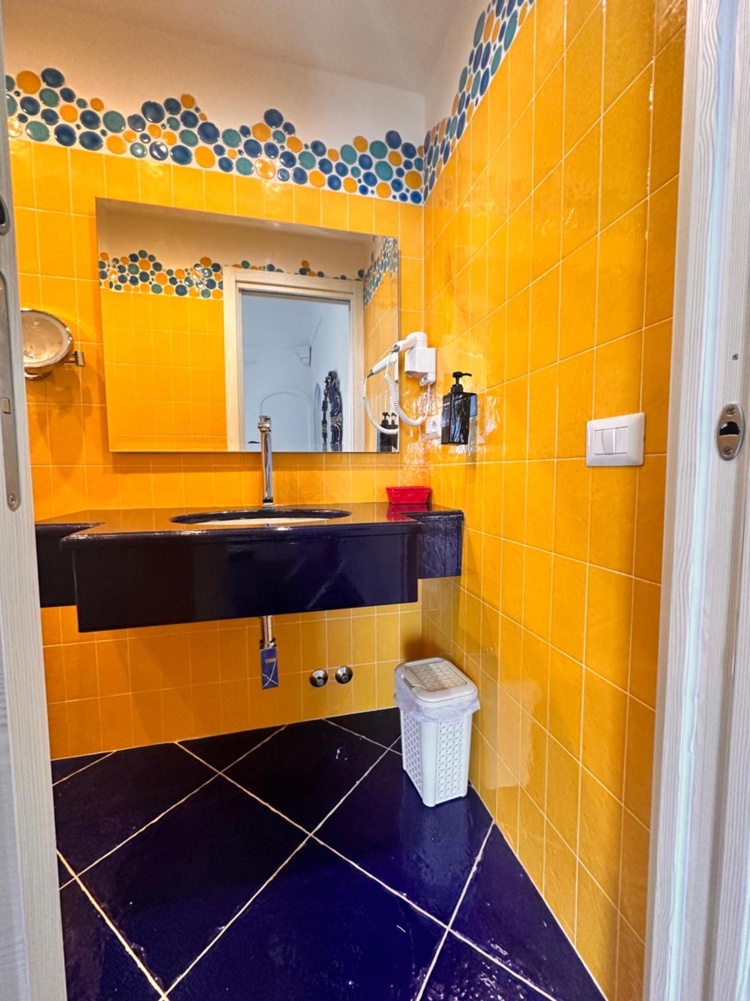 Queen View Apartment - No Kitchen Positano Exterior photo