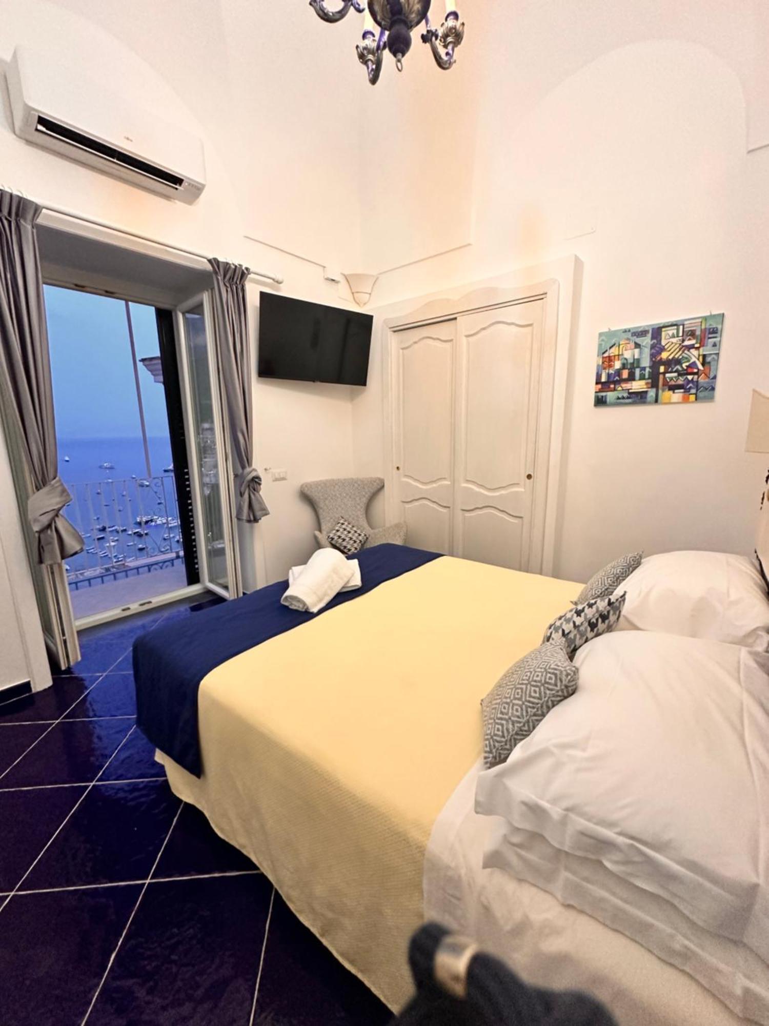 Queen View Apartment - No Kitchen Positano Exterior photo